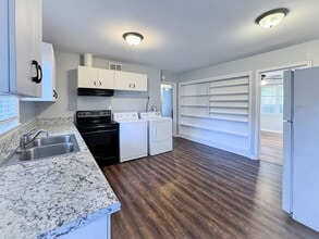 2054 Emogene St in Mobile, AL - Building Photo - Building Photo