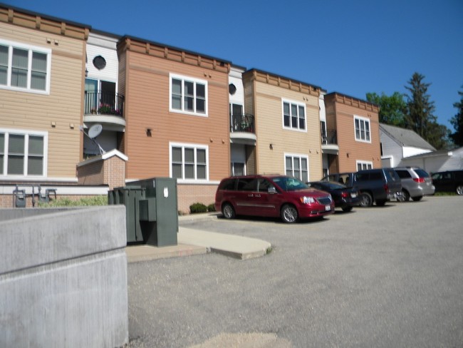 Darlington Heights Apartments in Darlington, WI - Building Photo - Building Photo