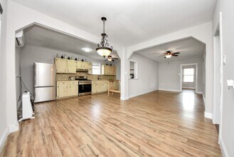 215 St Charles Dr in Crosby, TX - Building Photo - Building Photo