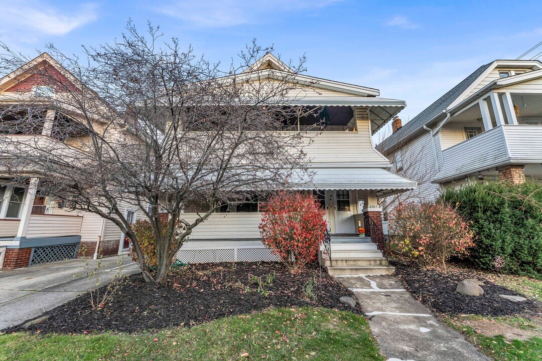 2101 Elbur Ave in Lakewood, OH - Building Photo