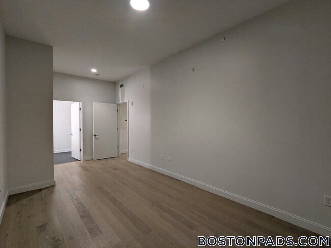 55 Brighton Ave, Unit 418 in Boston, MA - Foto de edificio - Building Photo