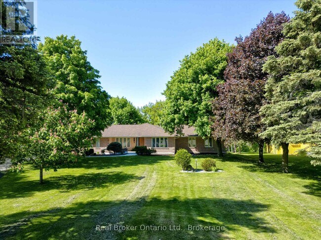 10158 Old Pine Crest Rd in Halton Hills, ON - Building Photo - Building Photo