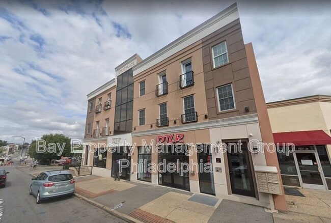 221 W Main St