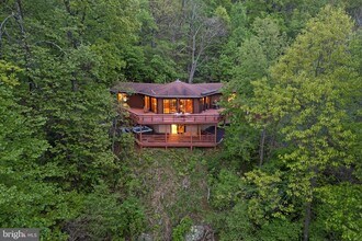 116 Mossy Rock Ln in Linden, VA - Building Photo - Building Photo