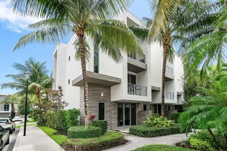 4053 NW 17th Way in Boca Raton, FL - Building Photo - Building Photo