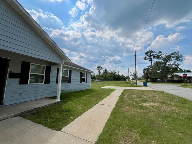property at 403-405-405 E 6th St