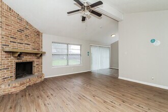 7935 Forest Flame in San Antonio, TX - Foto de edificio - Building Photo