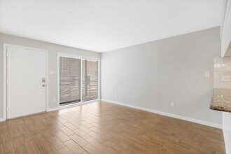 1016 E 7th St in Houston, TX - Foto de edificio - Building Photo