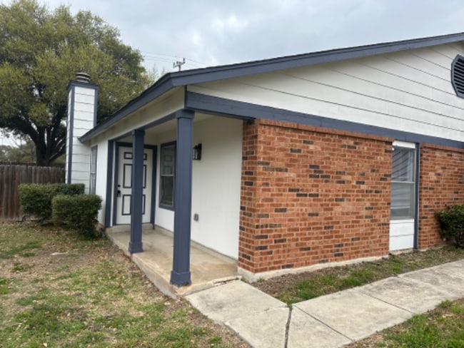 6303 Waddesdon Wood, Unit 2102 in San Antonio, TX - Building Photo - Building Photo