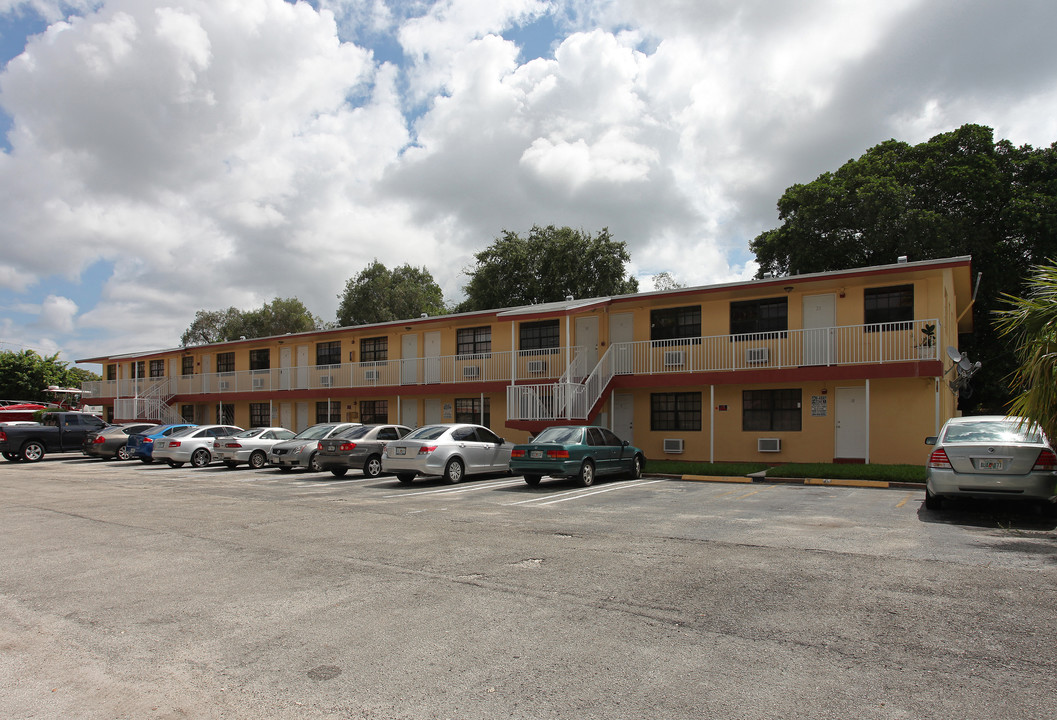 Jackson Street Apartments in Hollywood, FL - Building Photo