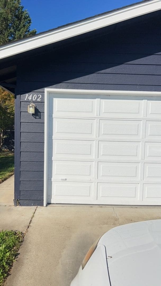 property at 1400-1402 SW Kokanee Ln