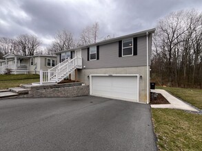 1221 Ghaner Rd in Port Matilda, PA - Foto de edificio - Building Photo