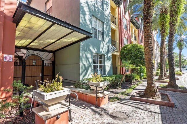 property at 2411 W Horatio St