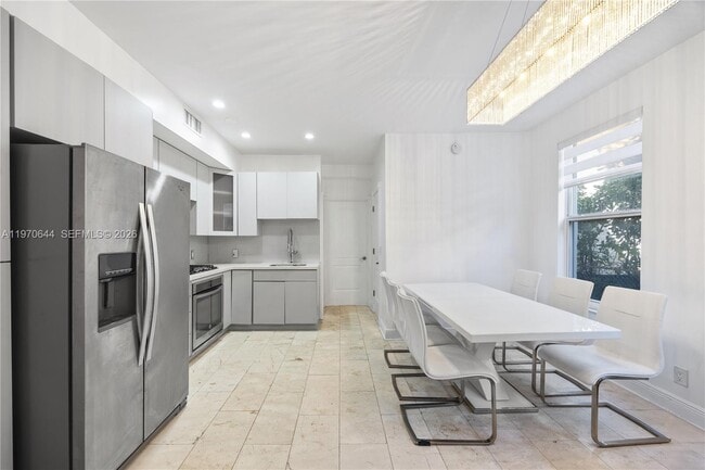 4215 Sheridan Ave in Miami Beach, FL - Foto de edificio - Building Photo