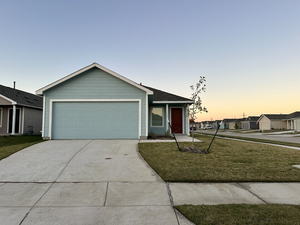 1037 Raintree Rd in Princeton, TX - Building Photo