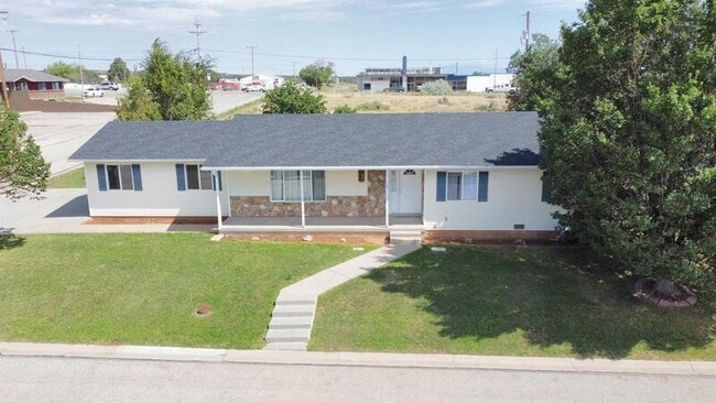 property at 465 Meadowlark Ln