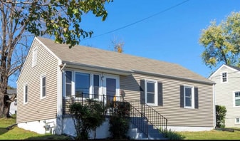 1033 Saint Clair Ave in Charlottesville, VA - Building Photo