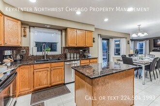 324 Chesapeake Ln in Bloomingdale, IL - Building Photo - Building Photo