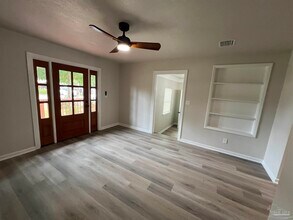 205 Ruberia Ave in Pensacola, FL - Foto de edificio - Building Photo