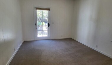 2463 Hilgard Ave in Berkeley, CA - Building Photo - Building Photo
