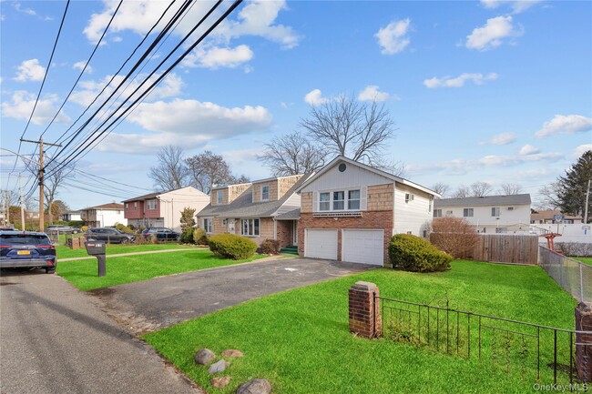 145 Washington Ave in Deer Park, NY - Building Photo - Building Photo