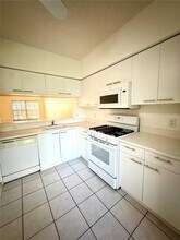 7886 Dixie Beach Cir in Tamarac, FL - Building Photo - Building Photo