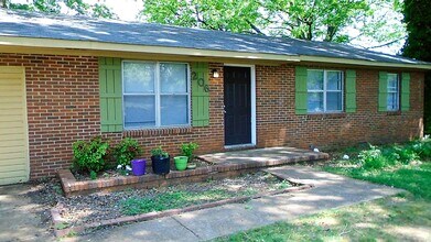 206 Larkwood Dr SW in Decatur, AL - Building Photo - Building Photo