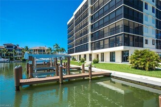 10420 Gulf Shore Dr in Naples, FL - Foto de edificio - Building Photo