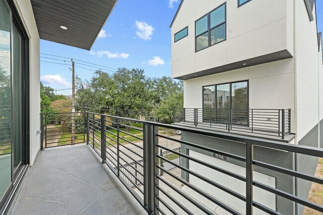 property at 1517 D Vermont St