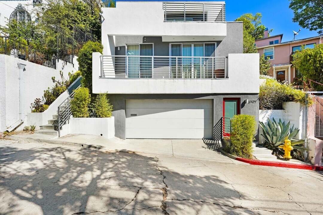 3907 De Longpre Ave in Los Angeles, CA - Building Photo