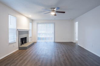 Harbourtowne at Country Woods in Palm Harbor, FL - Building Photo - Interior Photo