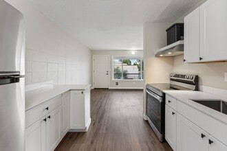 Raymond Apartments in Portland, OR - Foto de edificio - Building Photo