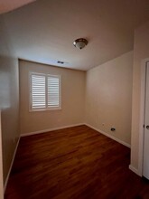 336 S Holland Ct in Visalia, CA - Building Photo - Building Photo