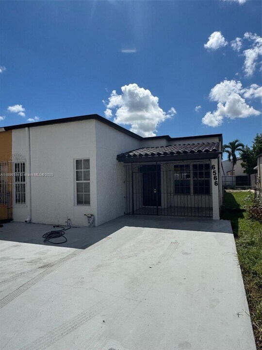 6566 W 2nd Ct in Hialeah, FL - Building Photo