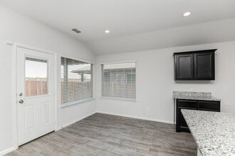 9732 Walnut Cove Dr in Fort Worth, TX - Building Photo - Building Photo