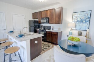 Overland Park in Pickerington, OH - Building Photo