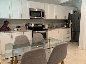 801 SW 10th St in Fort Lauderdale, FL - Foto de edificio - Building Photo