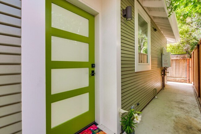 705 Lincoln Ave in Palo Alto, CA - Building Photo - Building Photo