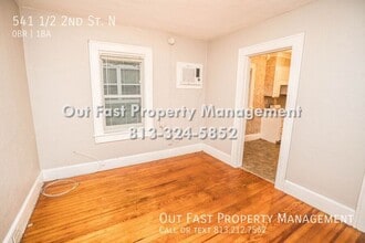 541 1/2 2nd St. N in St. Petersburg, FL - Foto de edificio - Building Photo