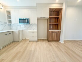 9303-9123 123 Ave NW in Edmonton, AB - Building Photo
