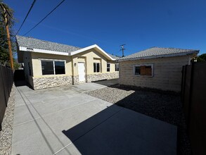 25514 Walker St in San Bernardino, CA - Foto de edificio - Building Photo