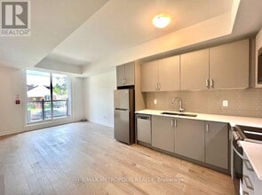 8 Marquette Ave in Toronto, ON - Building Photo - Building Photo