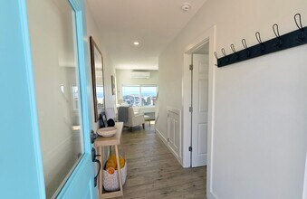 121 S Miller St in Rockaway Beach, OR - Foto de edificio - Building Photo
