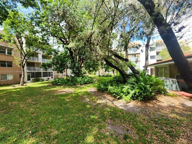 8501 NW 8th St in Miami, FL - Building Photo - Building Photo