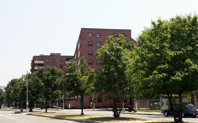 Greenleaf Senior in Washington, DC - Foto de edificio - Building Photo