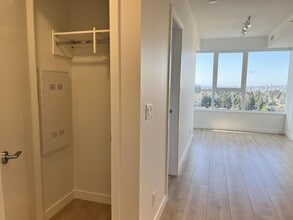 10626 City Pkwy in Surrey, BC - Building Photo - Building Photo