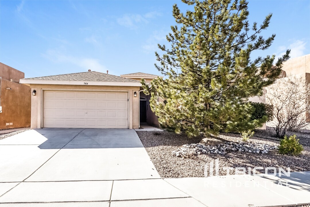 7404 Junco Pl NW in Albuquerque, NM - Building Photo