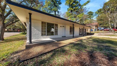 2220 Ave O in Huntsville, TX - Building Photo - Building Photo
