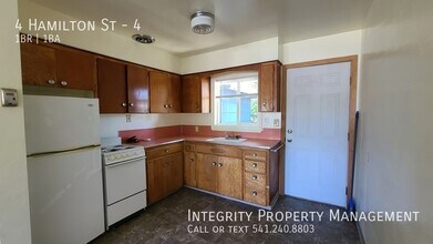 4 Hamilton St-Unit -4 in Medford, OR - Building Photo - Building Photo