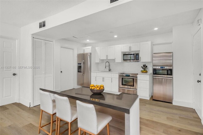 2443 NW 56th St in Miami, FL - Building Photo - Building Photo